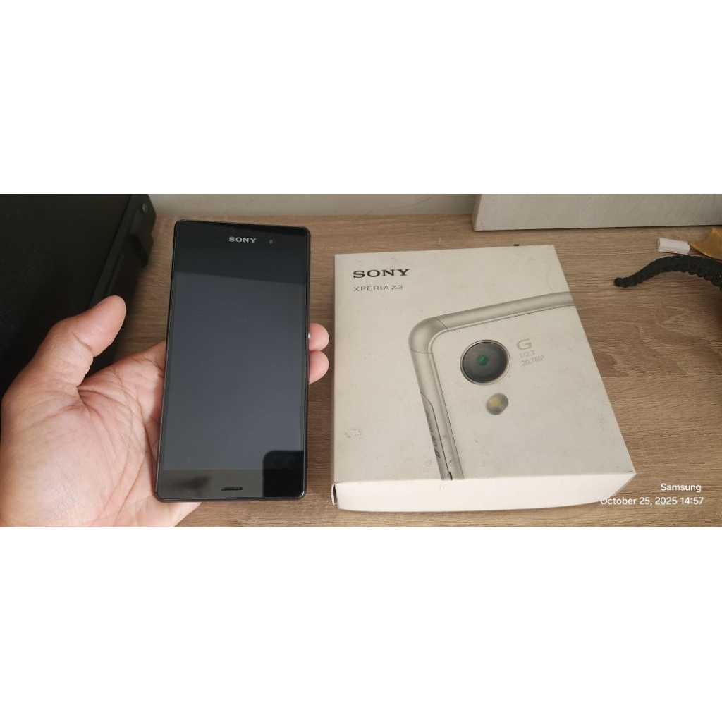 Sony Xperia Z3 Dual (D6633) kondisi mati.