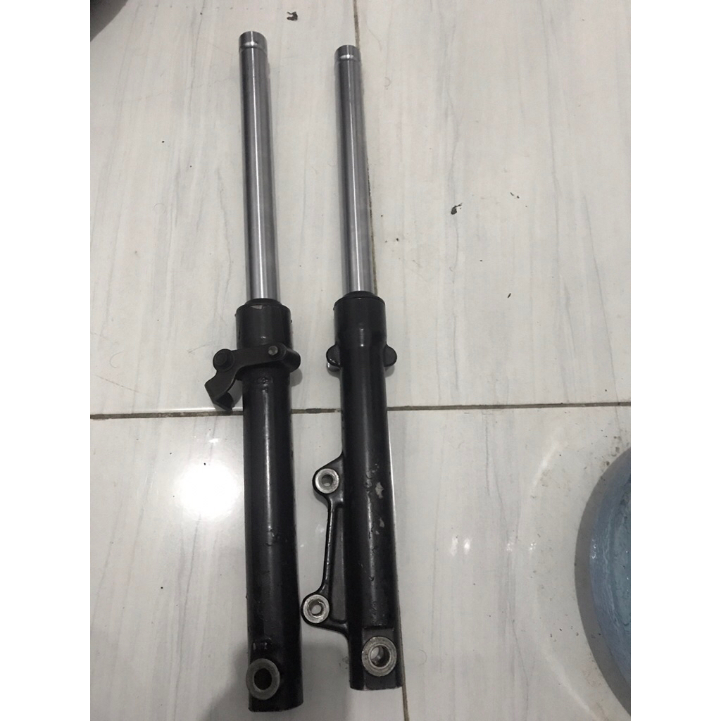 shock depan cs1 tinggi as supra x lama