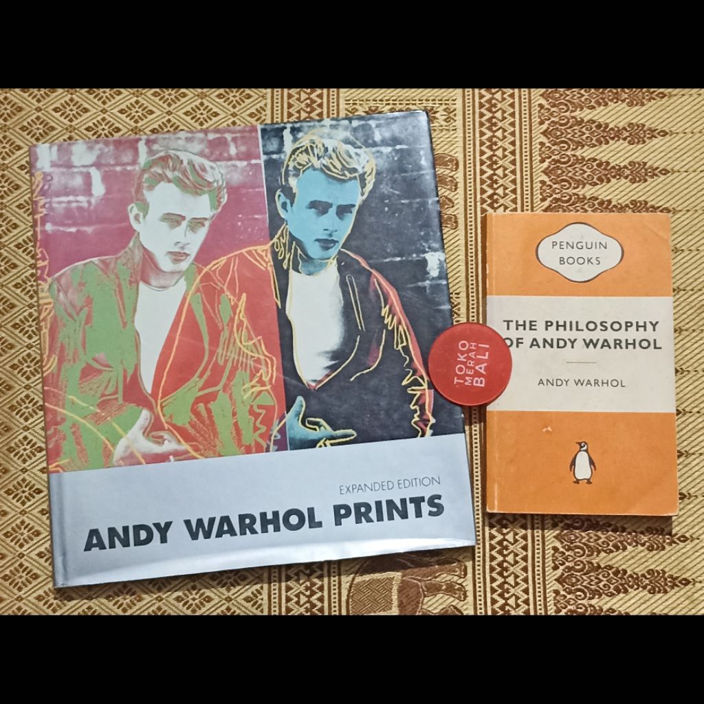 Buku Andy Warhol Prints dan buku autobiografi Andy Warhol Philosophy