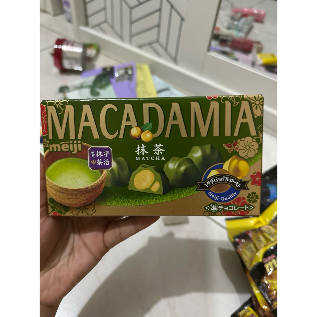 MEIJI MACADAMIA COKLAT MATCHA JEPANG
