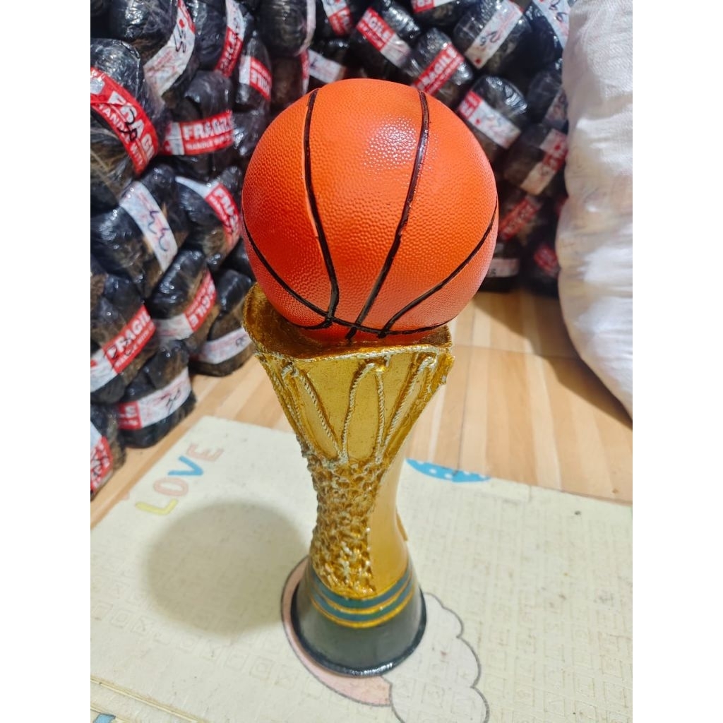 piala bola basket. besar. 50cm