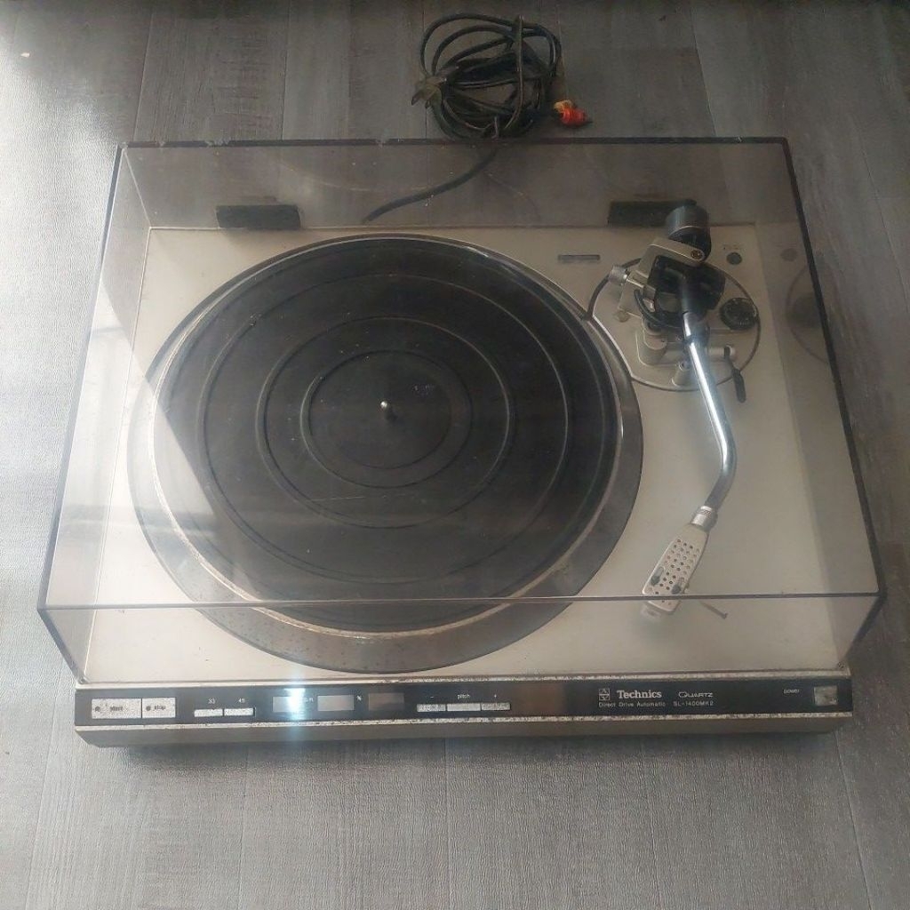 Vinyl Player Turntable Technics SL-1400 MK2