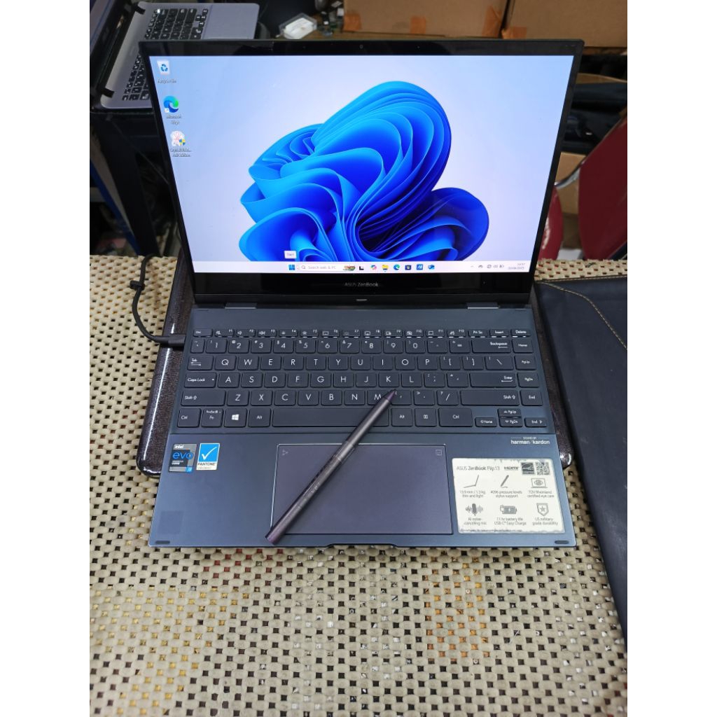 asus zenbook flip 13 intel evo core i7  gen 11 touchscreen dijual seadanya