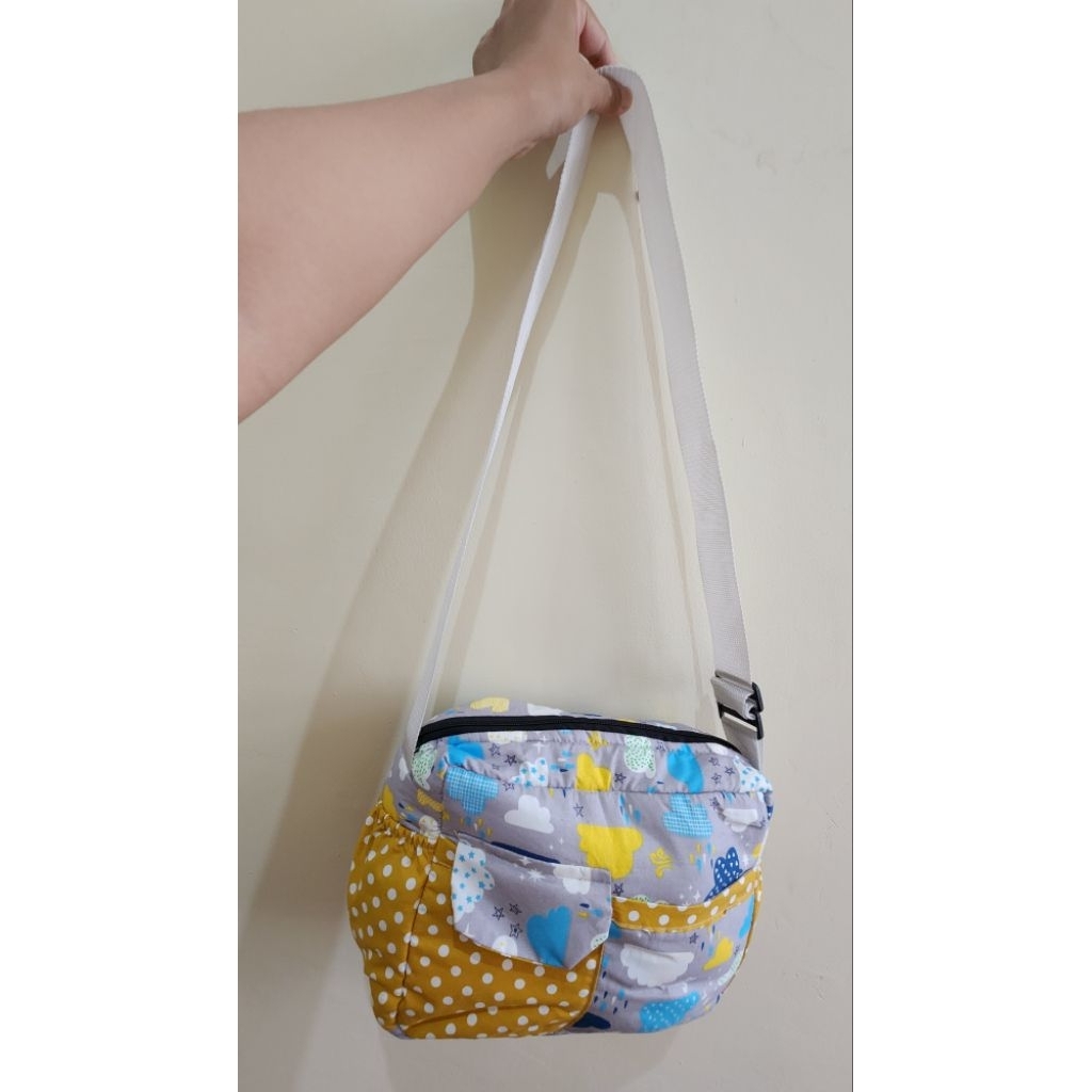 Preloved Gendongan Bayi M-Shape