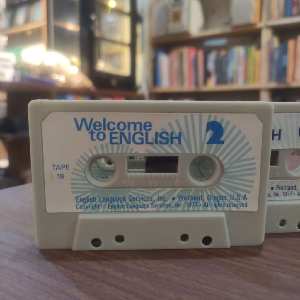 Kaset Pita Casette Tape Pajangan Warna Putih Untuk Dekorasi Cafe atau Spearpat