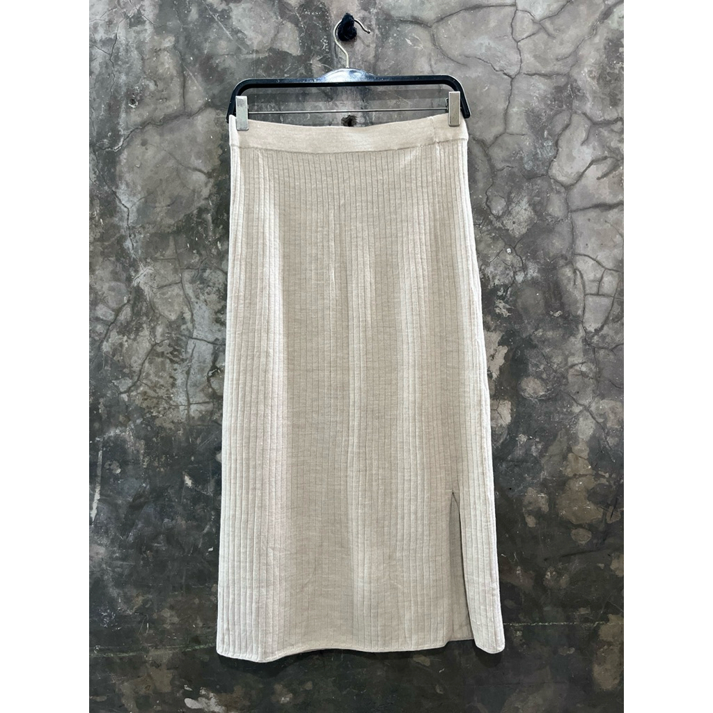 Preloved Rok Wanita Bawahan By GLOBAL UNIQLO Rok Rajut Second Mulus Like New