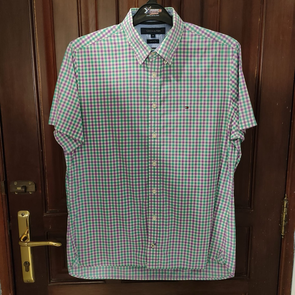 Kemeja tommy hilfiger multicolor size M second preloved