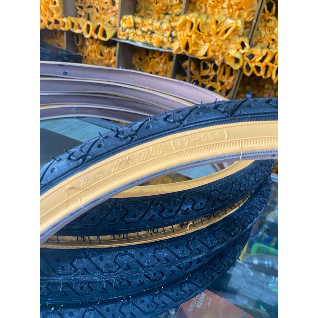 Ban Luar Sepeda 26 x 1.75 Lucky Stone