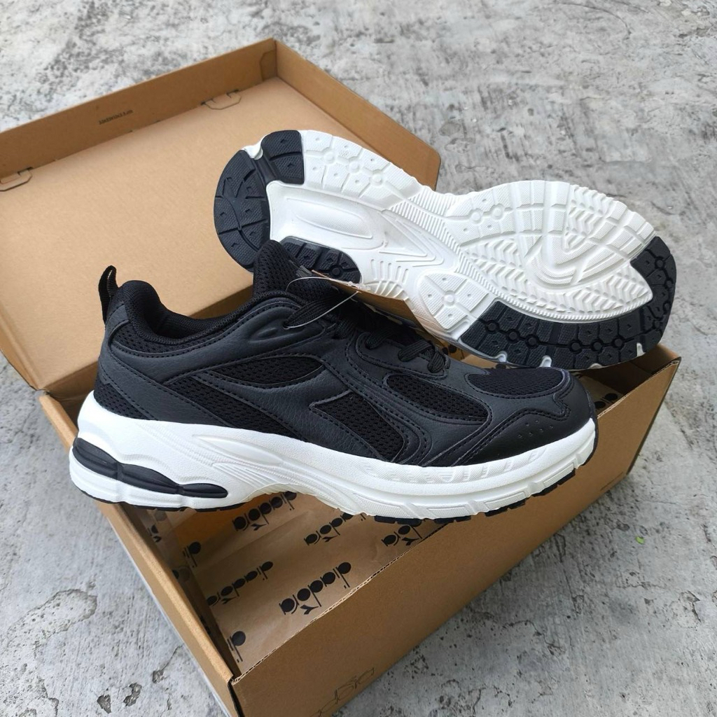 Sepatu Diadora Karnisius "Black" #limitedseries
