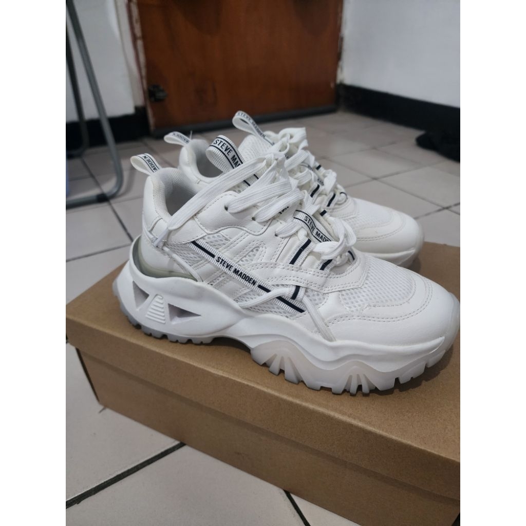 Sepatu Preloved Second Steve Madden FATALE Women's Sneakers White