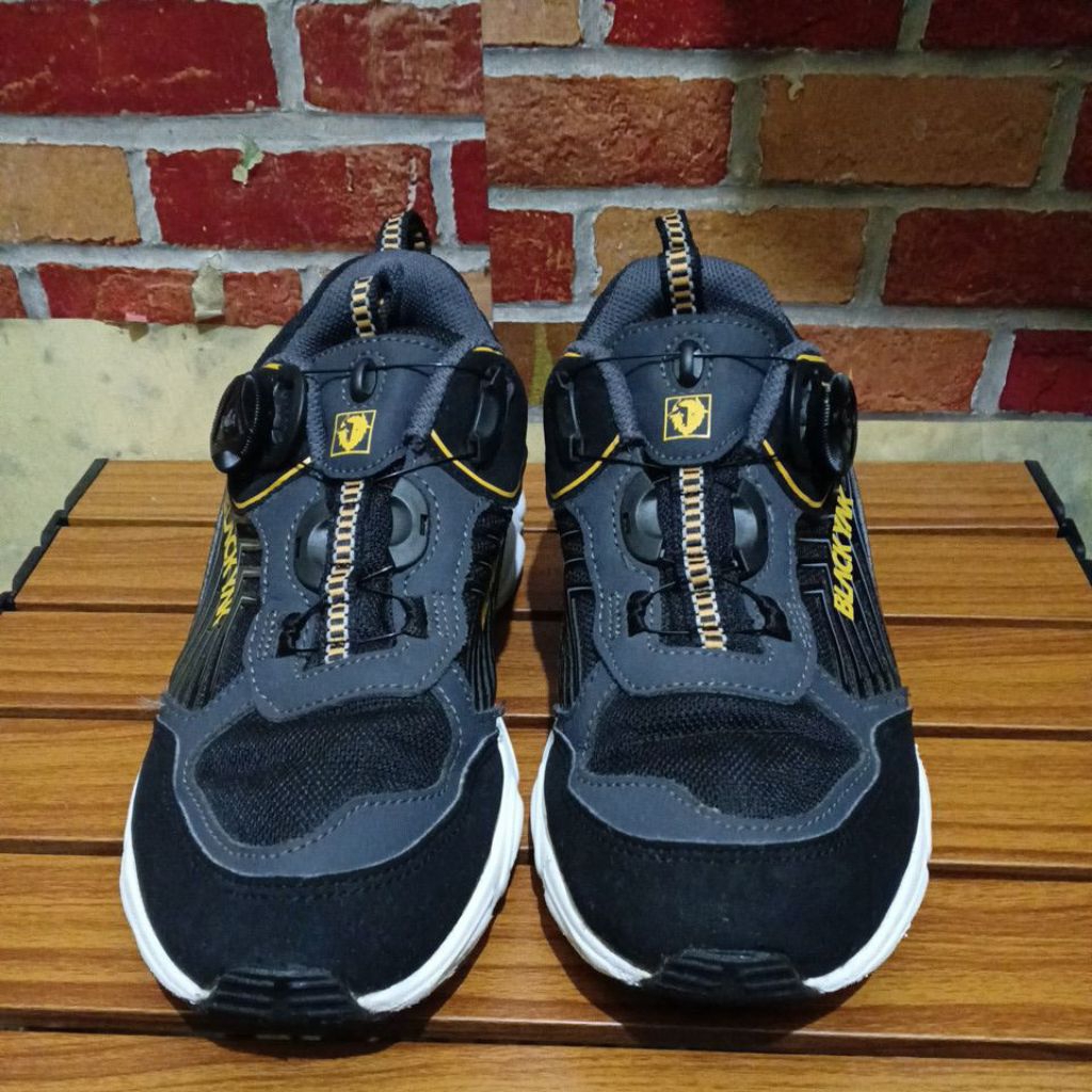 sepatu running outdoor hiking BOA Black yak size 40 insole 25.5 cm