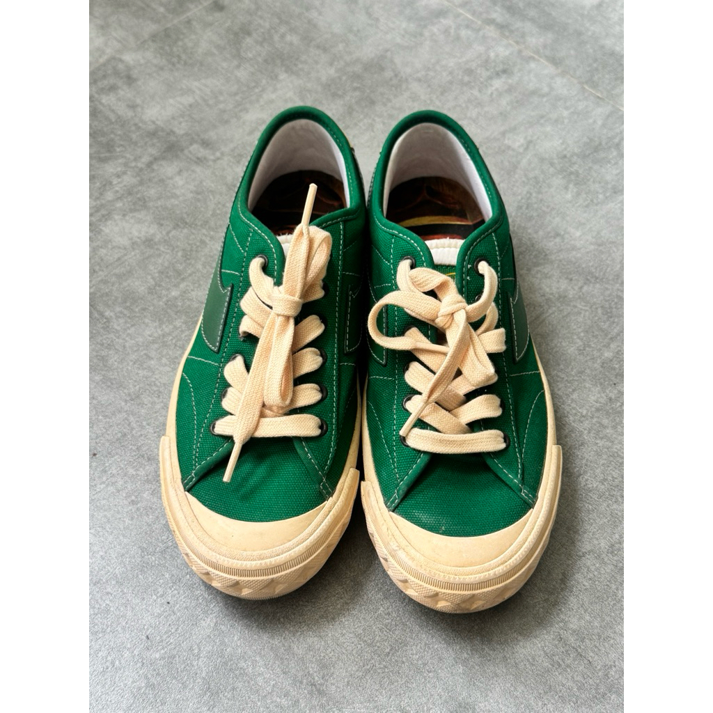 sepatu compass hijau