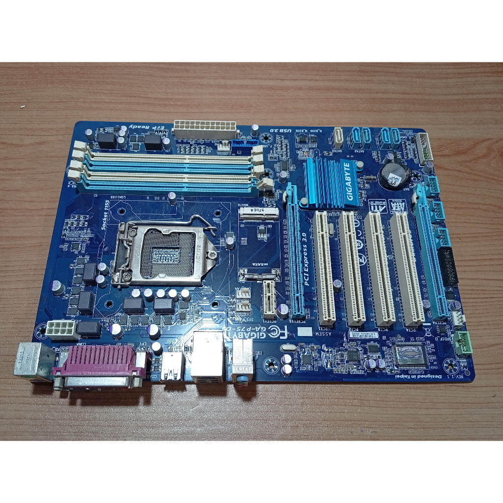 Mobo Motherboard mesin PC  Gigabyte GA-P75-D3 soket 1155