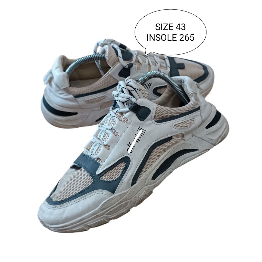 SEPATU SNEAKERS PRELOVED SIZE 43