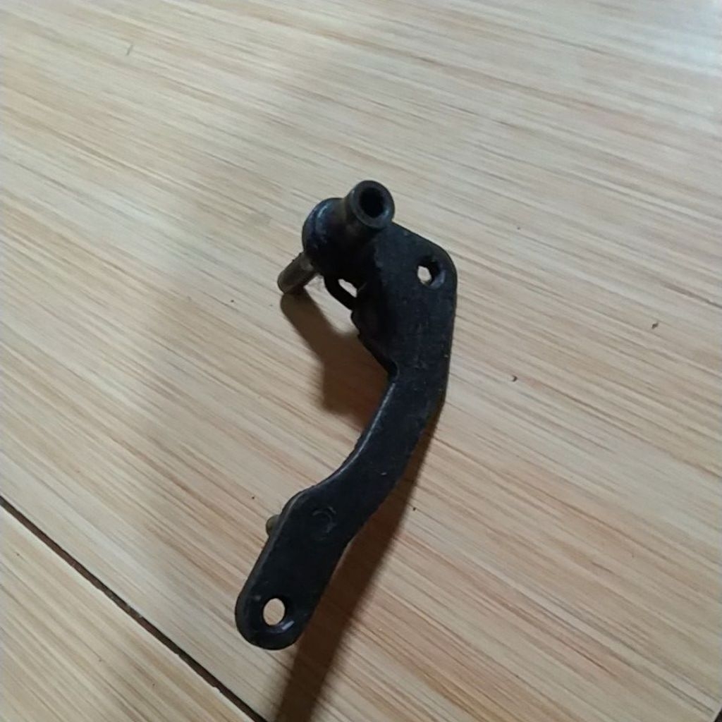 Breket Kaliper copotan ori besi penahan kliper cakram Depan Honda BeAT FI