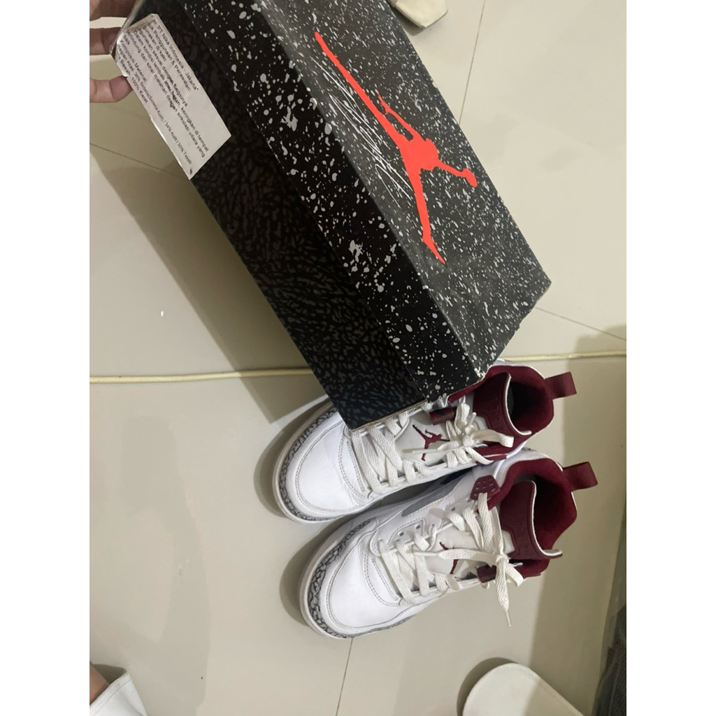 preloved sepatu nikeee air jordan hoopss original