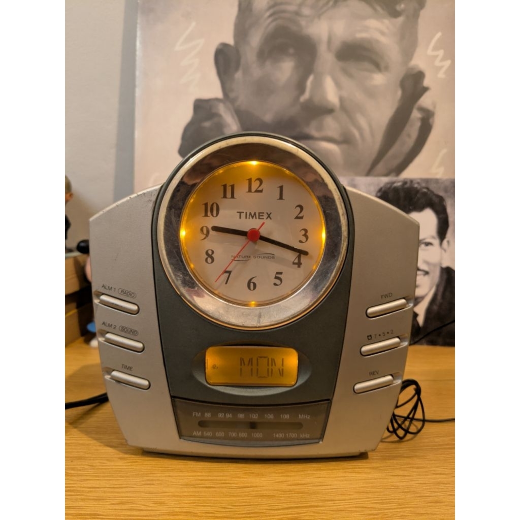 Jam meja vintage timex radio