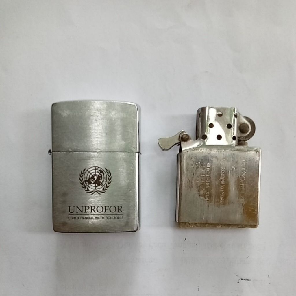 korek zippo warna chrome. 1991. unprofor pbb bekas.