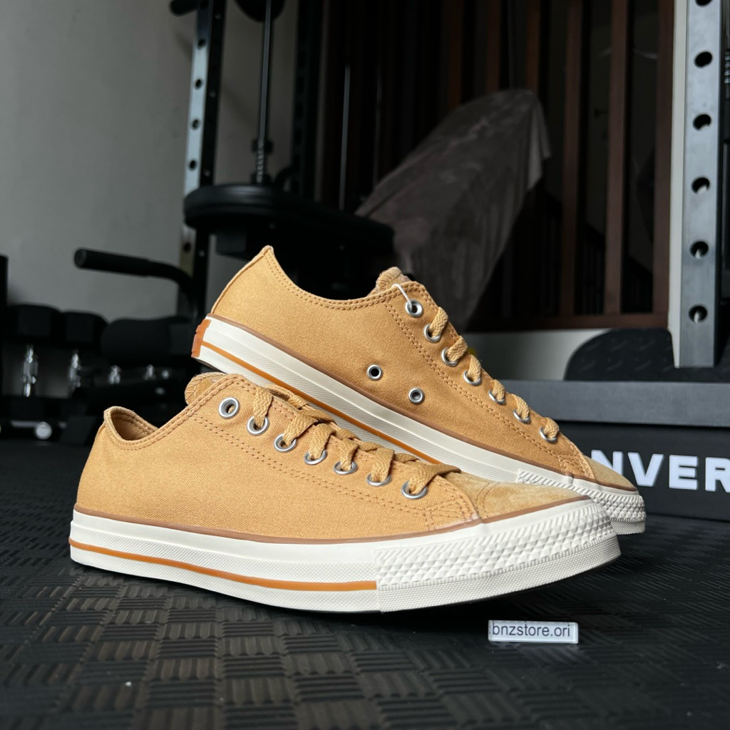 Sepatu Sneakers Pria Converse CTAS Ox Canvas And Leather Sandy Shore/Vachetta Beige