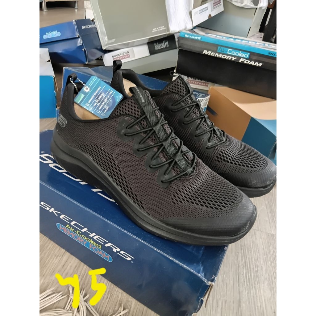 sepatu skechers hitam