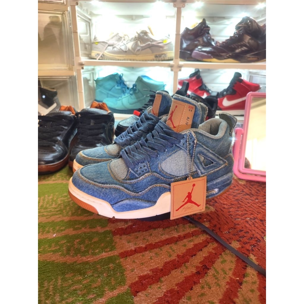 Jordan Retro 4 Levis