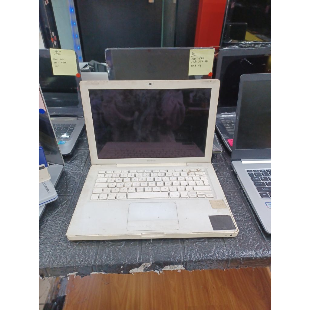 macbook model A1181 mati total lcd bagus jual kondisi seperti ini no retur no komplain