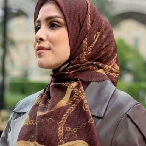 Buttonscarves Chain Signature scarf series