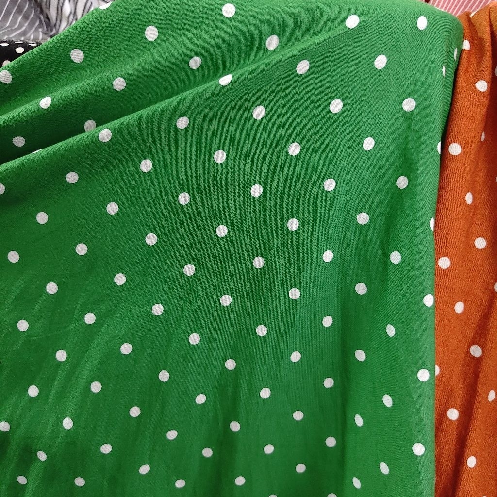 KAIN KATUN POPLIN MOTIF POLKADOT PUTIH DASAR HIJAU TUA - KAIN KATUN MOTIF POLKADOT HARGA/0,5M