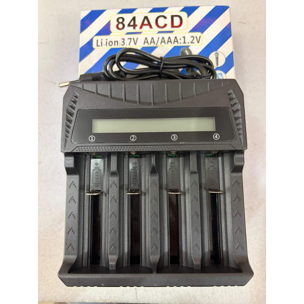 Charger BATEREI Universal 4 Slot Baterai 18650 DIGITAL charger AA charger AA