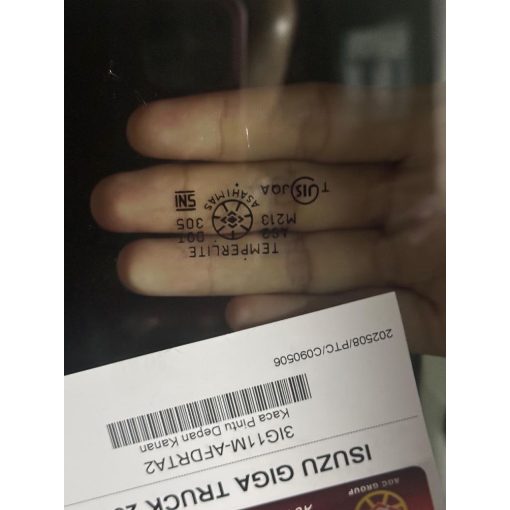 kaca pintu depan kanan Isuzu giga / Isuzu giga nmr asahi