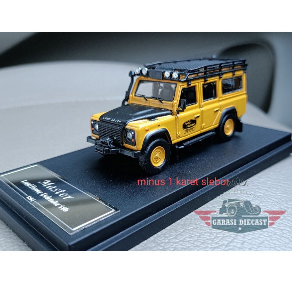 Diecast Master 1/64 Land rover Defender 110 camel trophy 99%+