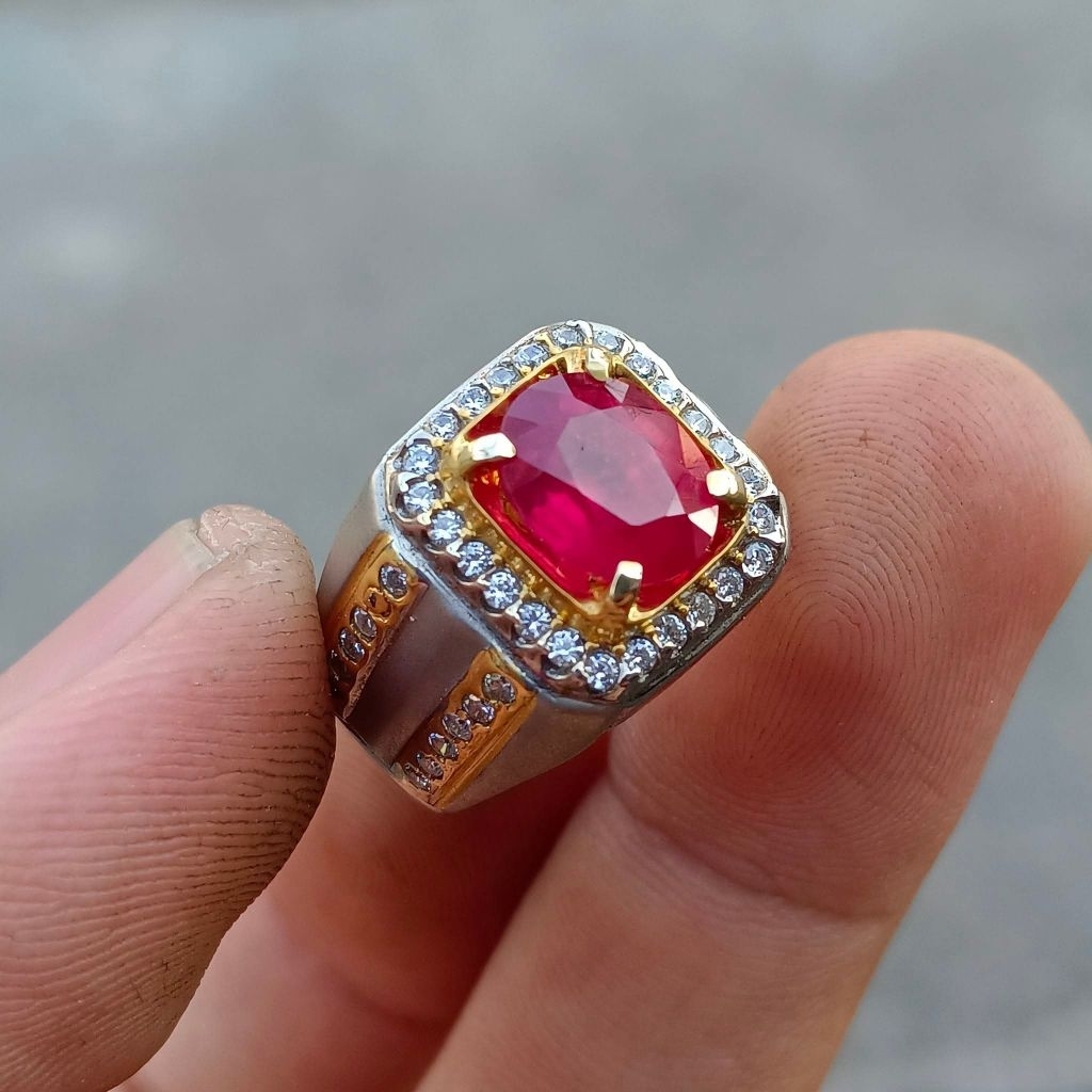 Batu permata Ruby Mozambique
