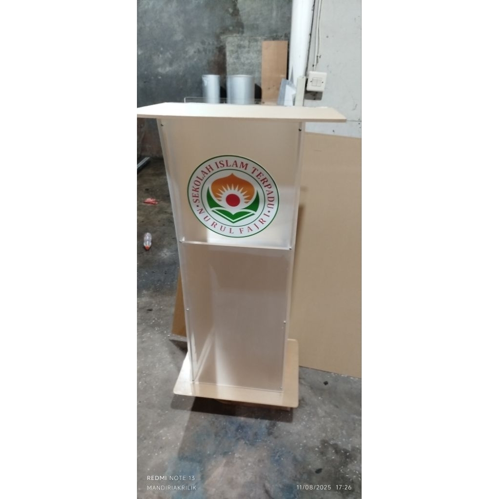 podium akrilik