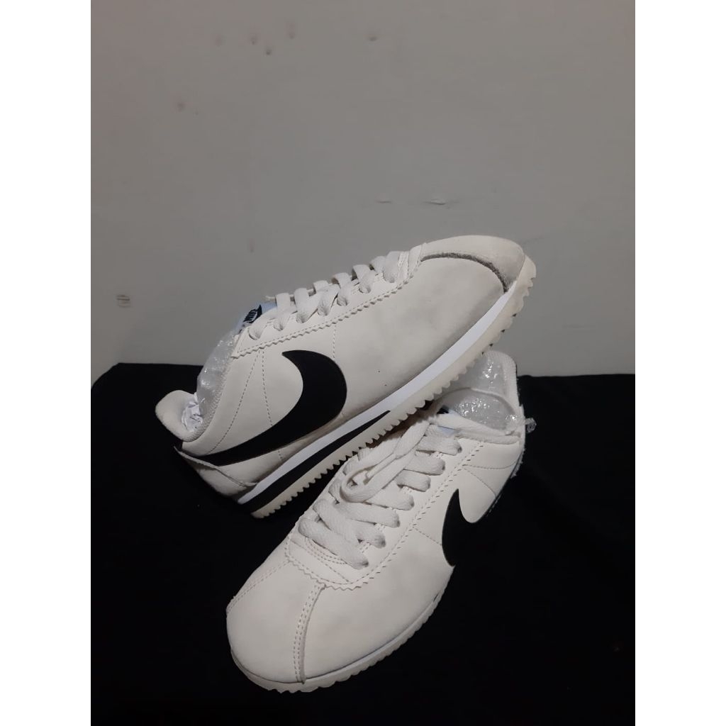 sepatu sneaker Nike Cortez size 36,5 insole 23 cm preloved/seken/second/bekas
