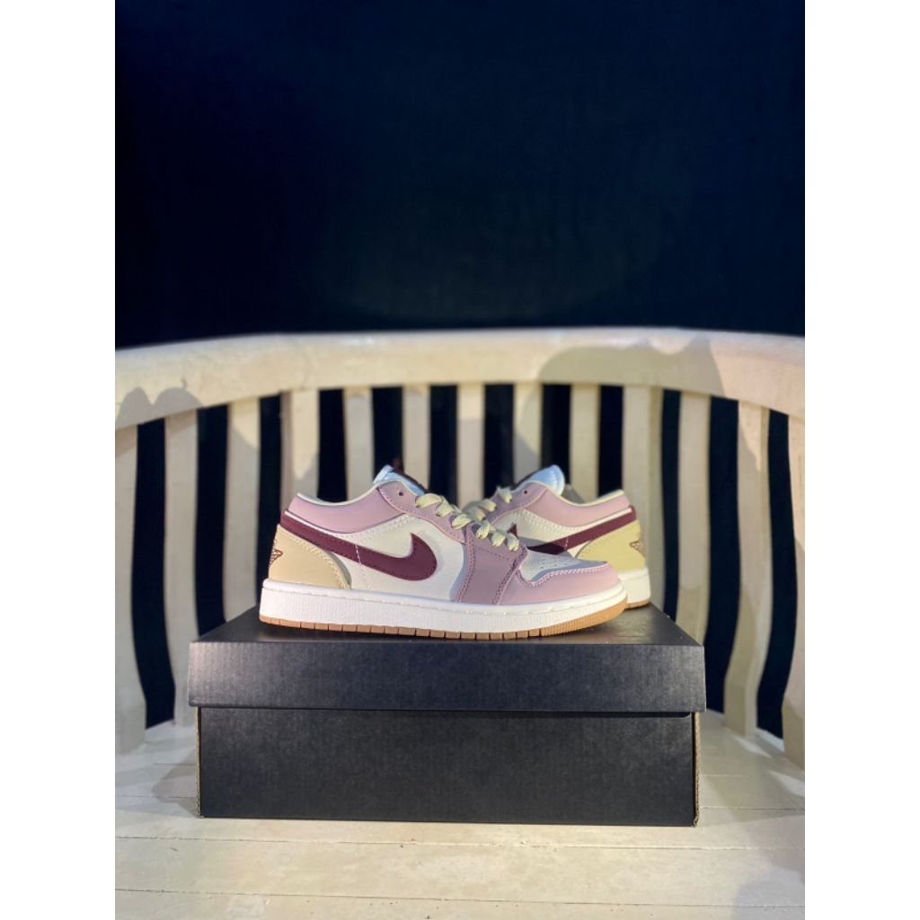 Sepatu sneakers wanita jordan pony low