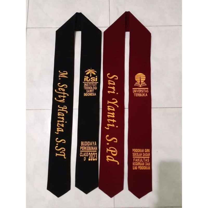Selempang Leher Bordir Beludru Hitam/Maroon, Selempang Wisuda Leher Bordir / Selempang Wisuda Stanfo
