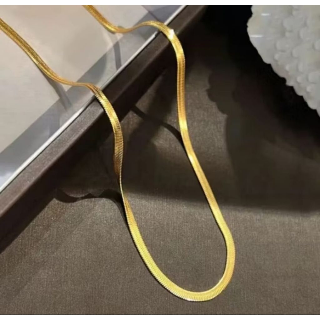 Kalung titanium pipih gold terbaru