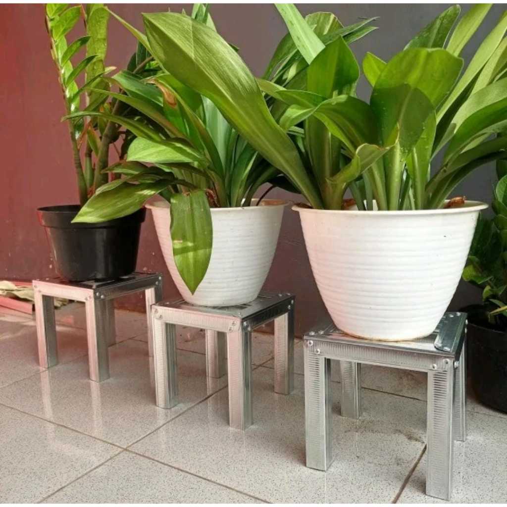 RAK BUNGA BAJA RINGAN MINIMALIS 30 X 30 CM