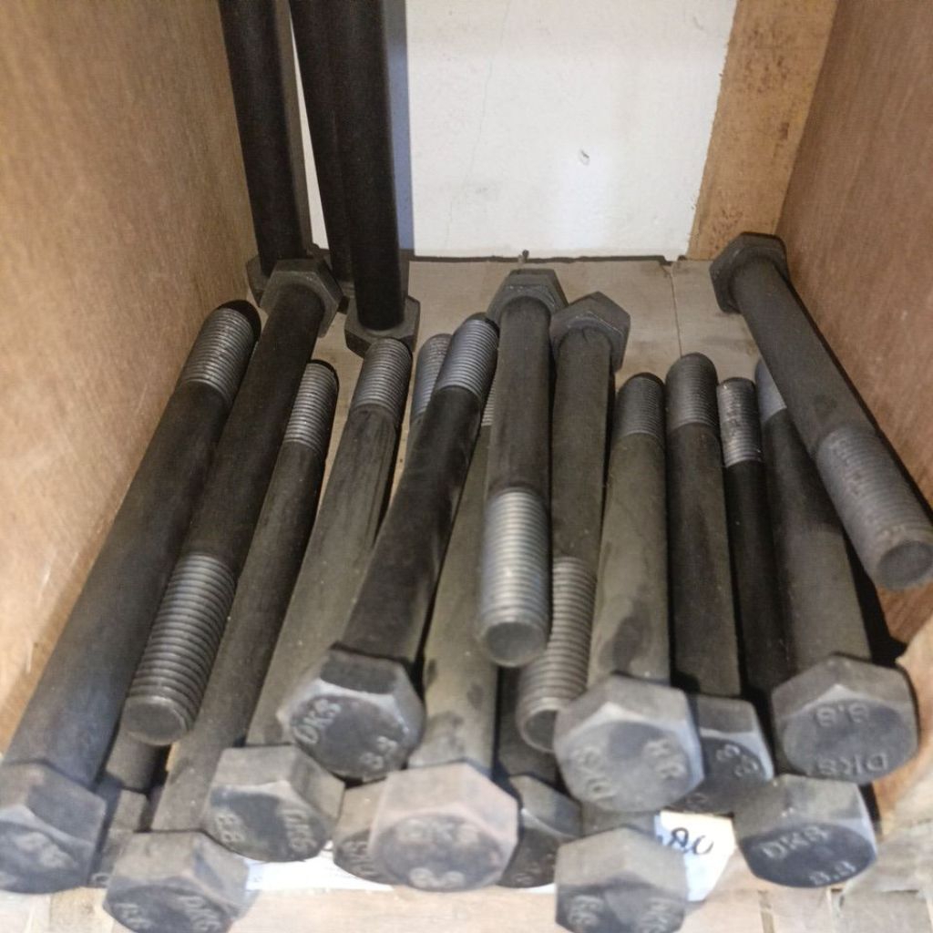 BAUT BAJA 27 DRAT KASAR P2.5 M18x40MM s/d M18x150mm / Baja Kasar Kunci 27 M18 Baud Grade 8.8 Htb M18