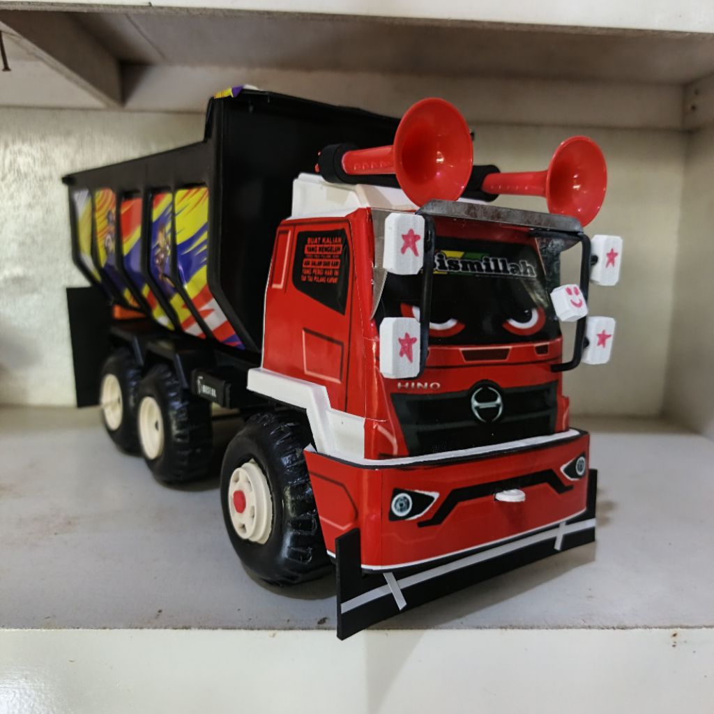 Truk Modifikasi Bahan Plastik DIY Kontruksi Mainan Anak