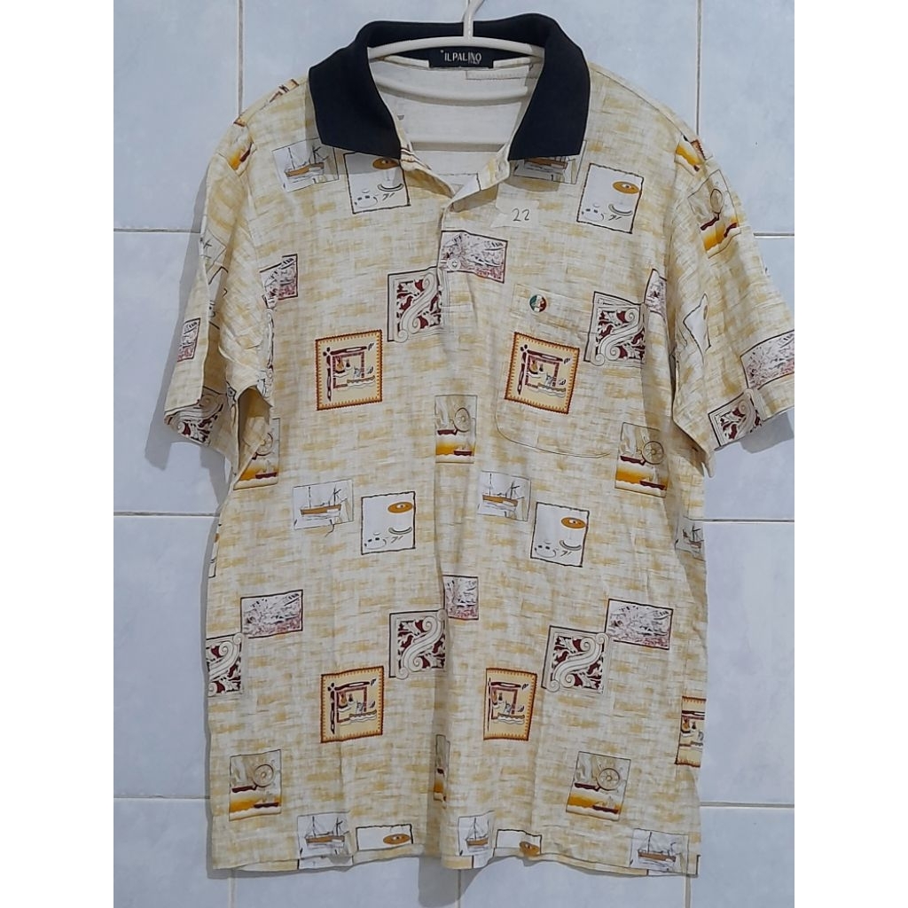 Kaos motif kerah pria