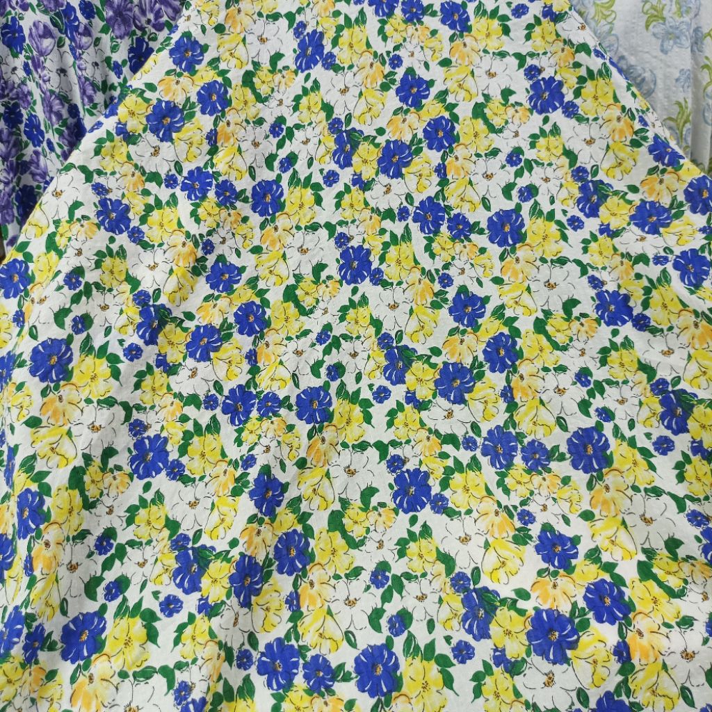 Kain Crinkle Airflow Motif Bunga Tabur Padat Biru Kuning Meteran Bahan Gamis Dress Blouse Rok (Harga