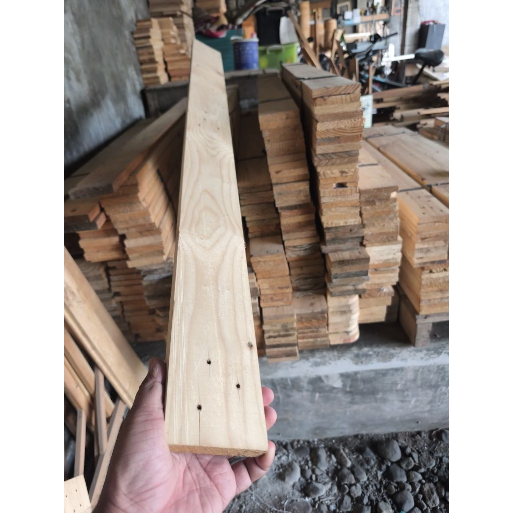 Kayu Jati Belanda / Pinus / Pinewood, Jati londo papan batangan Ukuran tebal 1,5 cm, lebar 7-8 cm pa