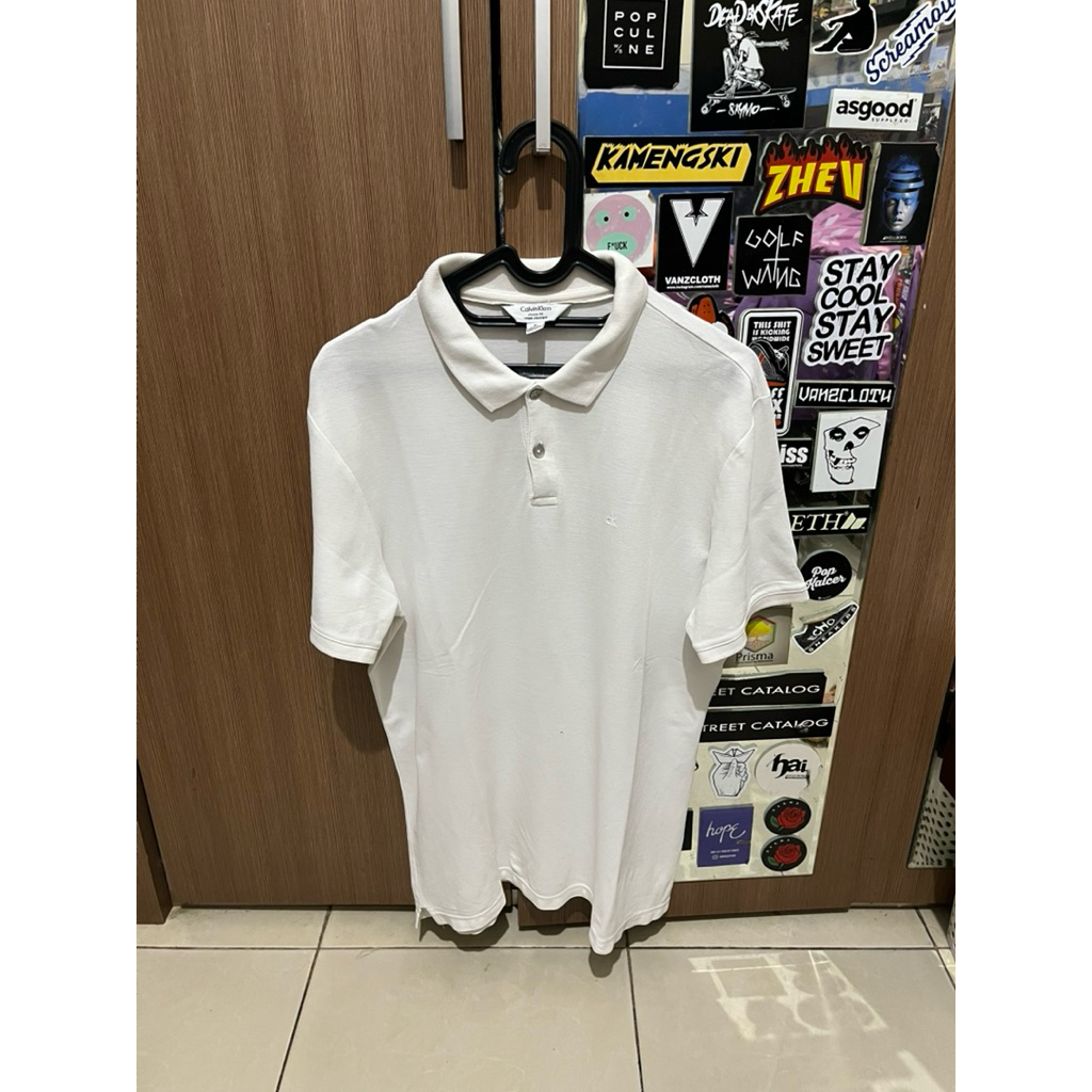 Kaos Polo Shirt Calvin Klein Putih Button Up