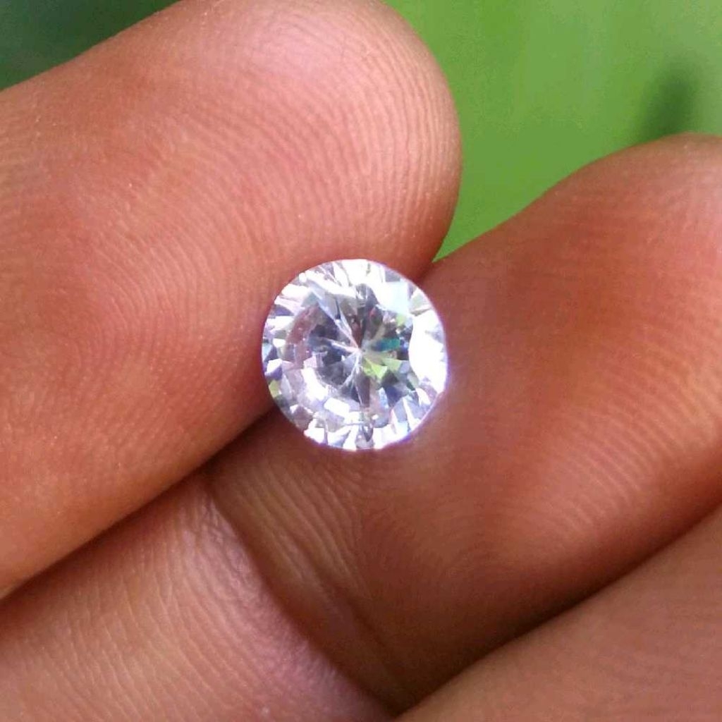 batu Permata Moissanite sintetis