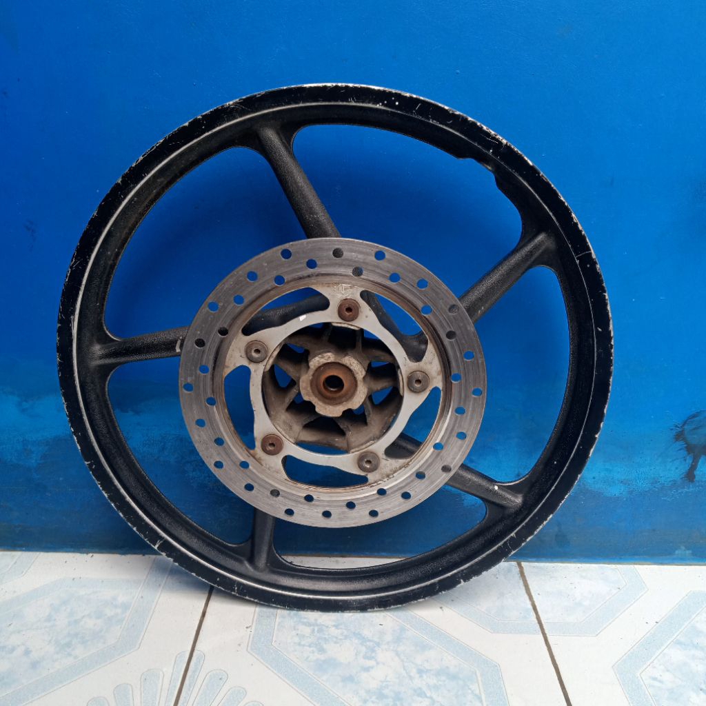 velg depan bajaj Pulsar 135 original
