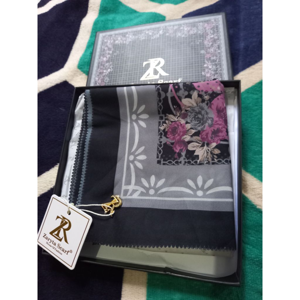 ZarytaScarf premium box Hitam