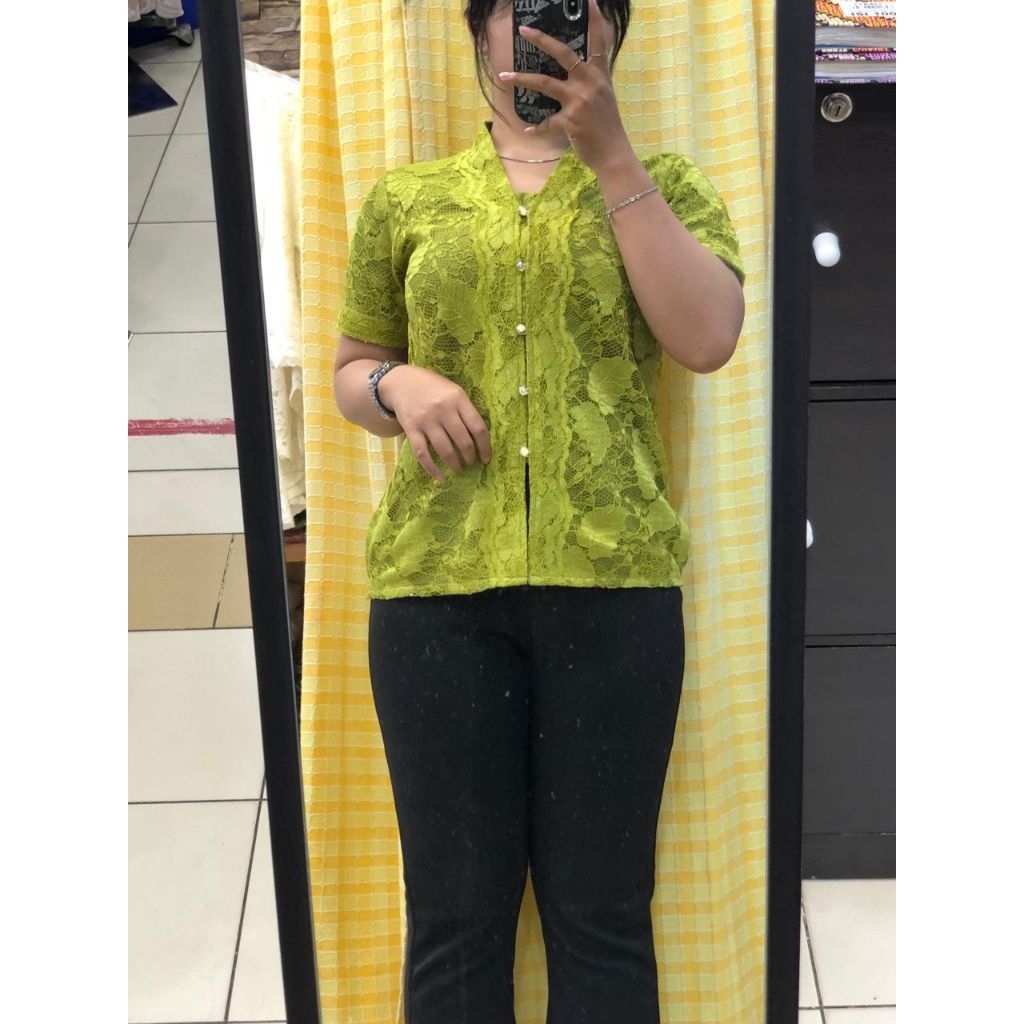 kebaya brukat kancing depan