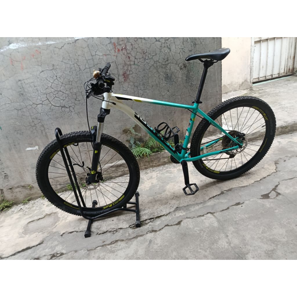 sepeda polygon xtrada 5 LE size M 27,5 minus fork mati