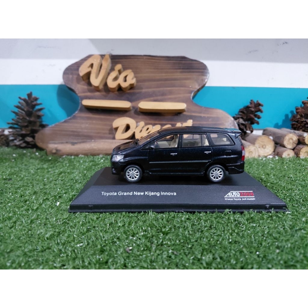 Diecast Miniatur Toyota Innova hitam skala 1:43